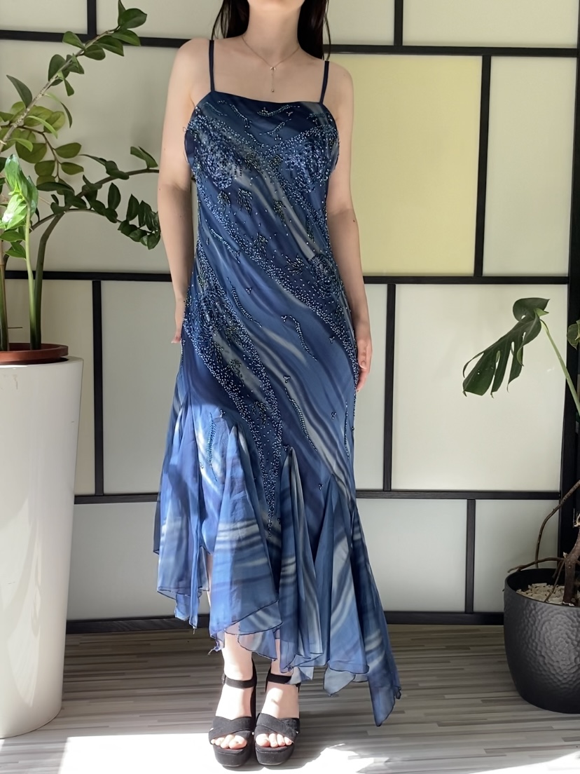 Niebieska suknia zdobiona koralikami roz.M