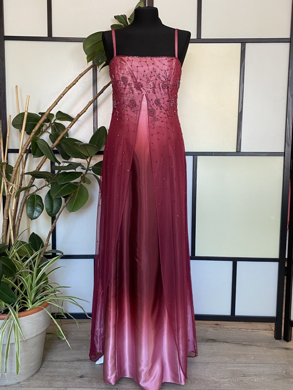 Różowa suknia maxi wyszywana koralikami roz.M