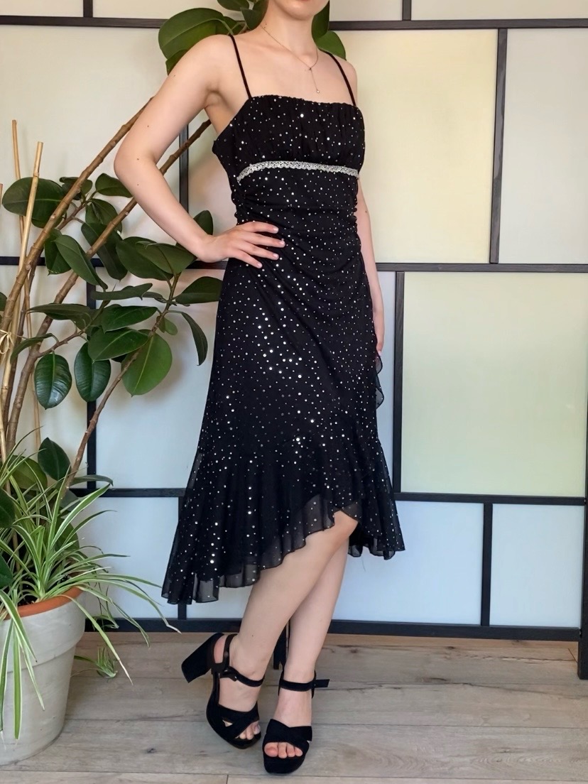 Czarna błyszcząca suknia roz.S