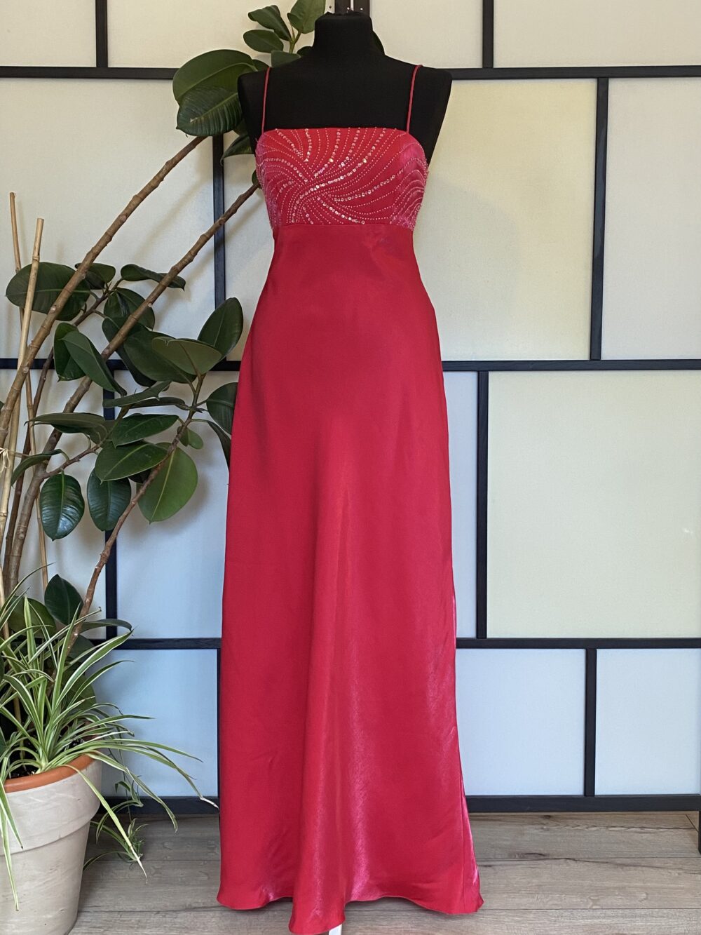 Różowa suknia zdobiona koralikami roz.S/M