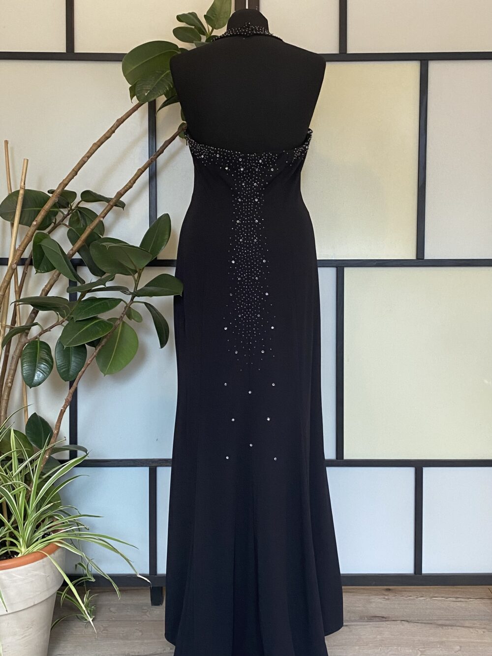 Czarna suknia maxi zdobiona koralikami roz.S/M