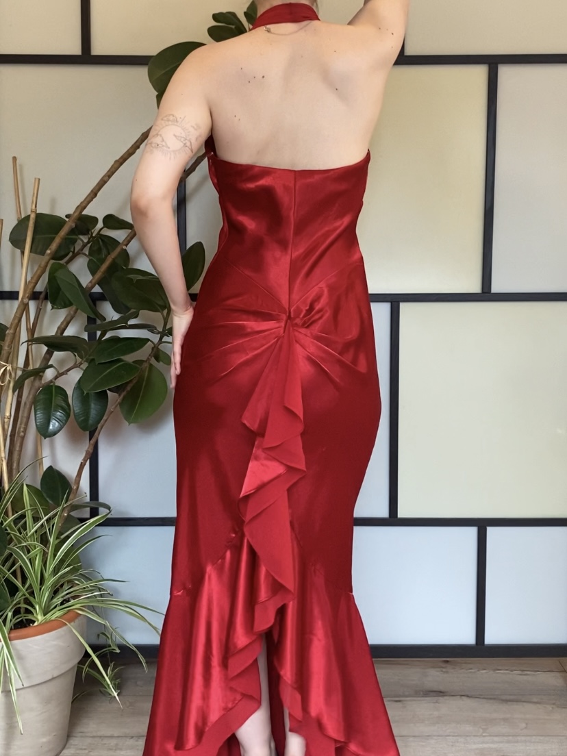 Czerwona suknia z falbanką roz.XS