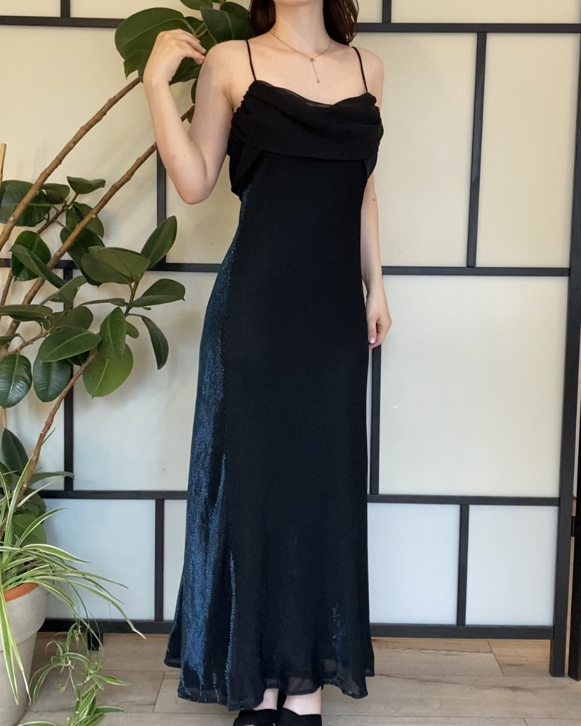 Czarna połyskująca na niebiesko suknia roz.M